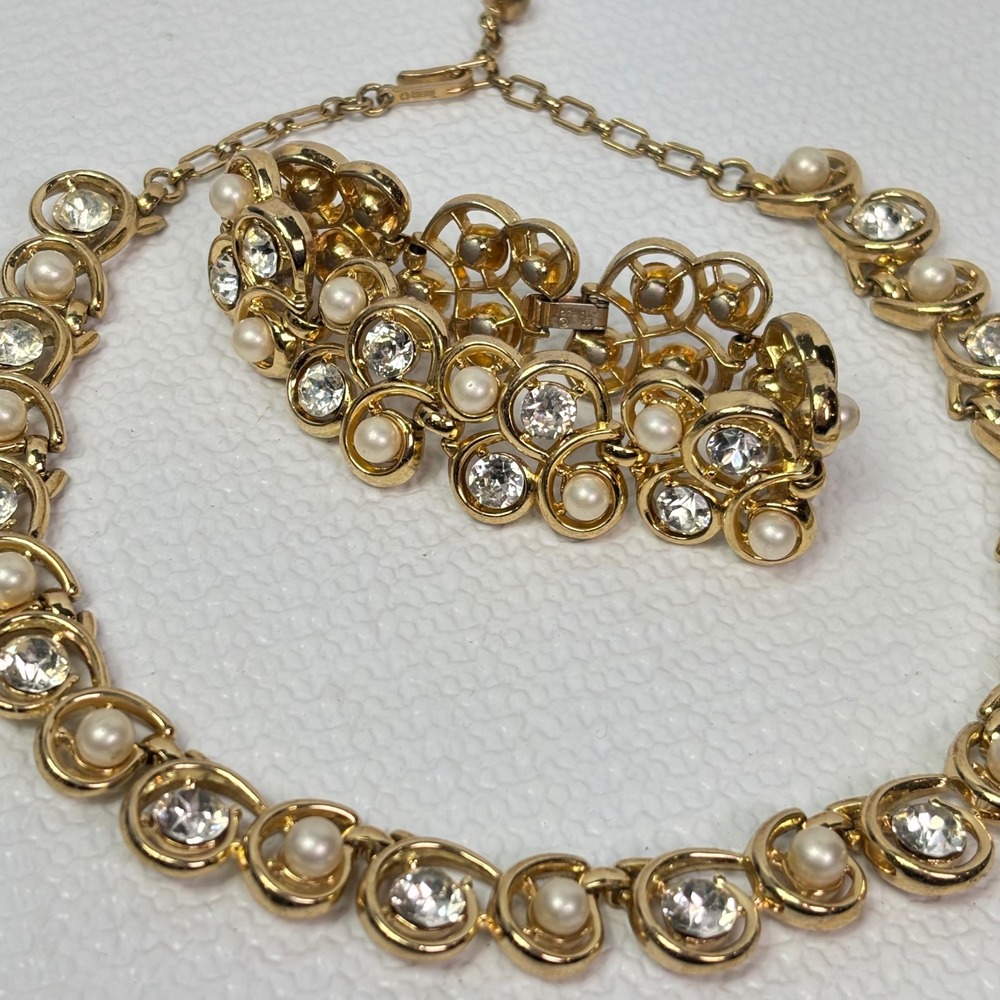 Trifari Set Gold Tone Faux Pearl Rhinestone Necklace Bracelet Vintage Costume - Picture 2 of 9